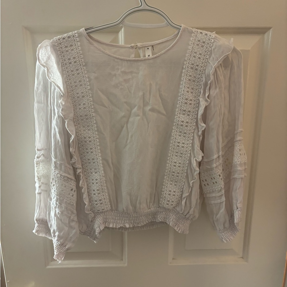 Women’s white top size medium
